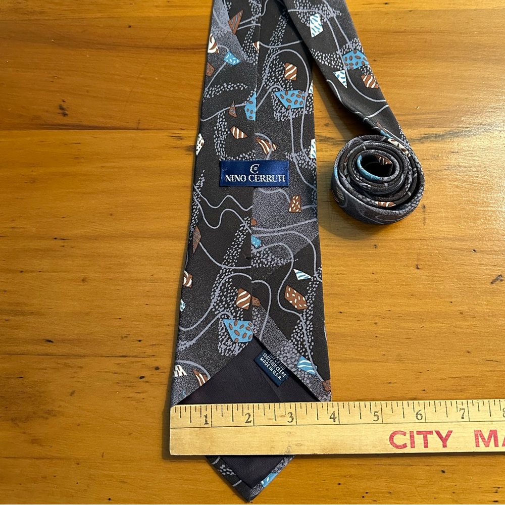 Nino Cerruti Silk Crepe Necktie - Geometric - Picture 3 of 15